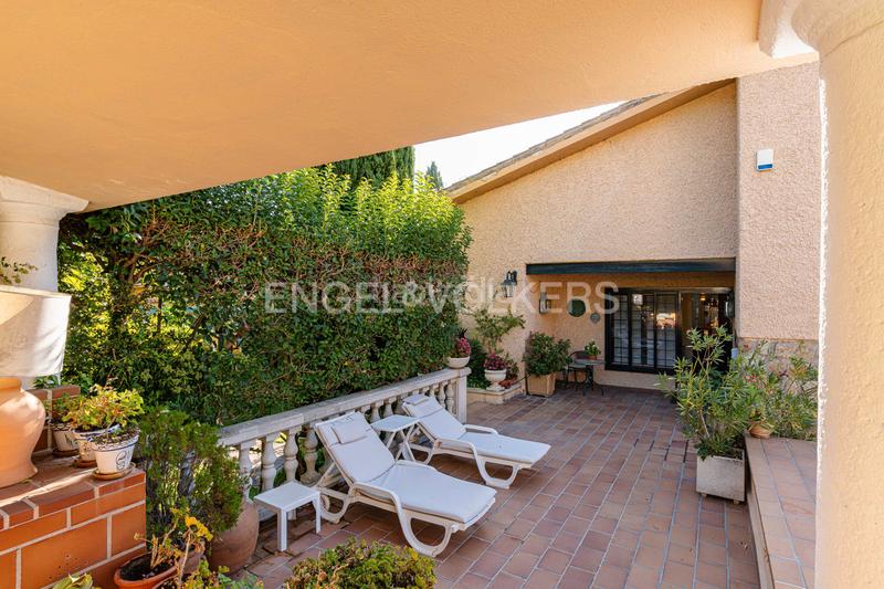Foto a1fe353e-0316-4a20-ab25-b8bef51c40e2. Casa unifamiliar con exclusiva ubicación en Pueblo Pozuelo de Alarcón