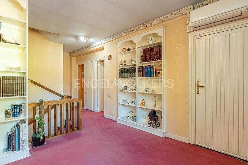 Foto b45615b6-b1ef-4967-9573-5ae99a075392. Casa unifamiliar con exclusiva ubicación en Pueblo Pozuelo de Alarcón