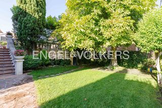 Casa a Pueblo. Unifamiliar con exclusiva ubicación en pozuelo de alarcón