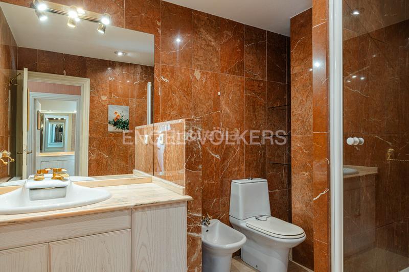 Foto fc1a87ef-9e3b-413d-a906-de64da46d62c. Casa unifamiliar con exclusiva ubicación en Pueblo Pozuelo de Alarcón