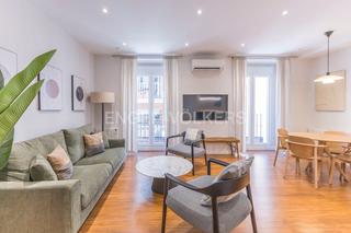 Miete Appartement in Cortes-Huertas. Cómodo, reformado y amueblado piso en cortes  huertas