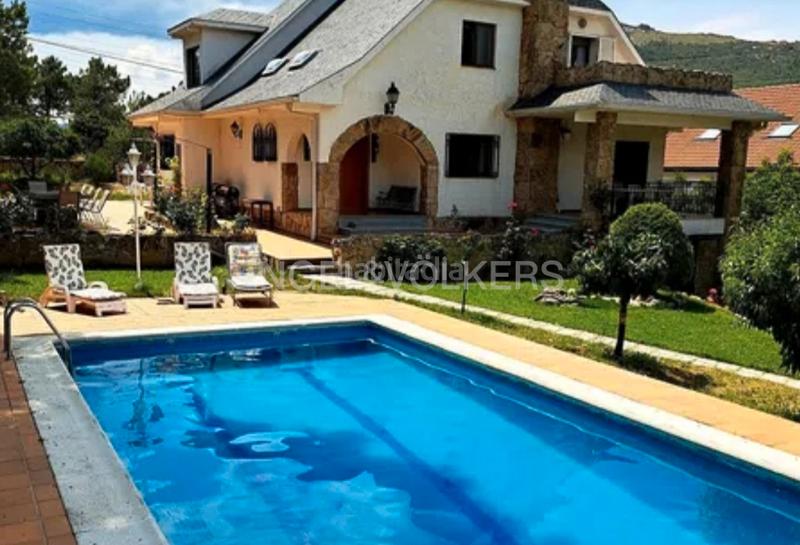 Foto 2ffec8bb-f2f4-4c76-b4f8-e20c6c4465cc. Lloguer casa amb calefacció aparcament piscina a Becerril de la Sierra