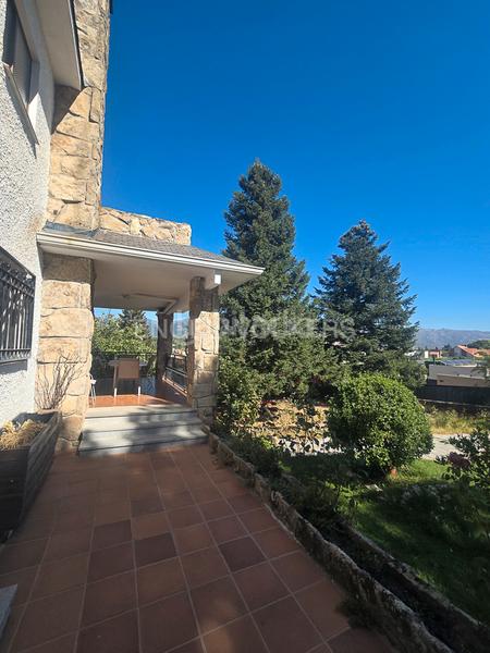 Foto dd5d971c-192b-44f0-b72f-133bb3ca9a9e. Lloguer casa amb calefacció aparcament piscina a Becerril de la Sierra