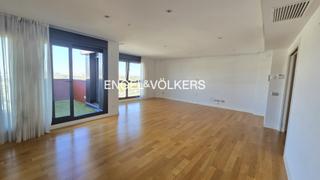 Alquiler Apartamento  Estanislao perez pita. Exclusiva vivienda reformada con terraza y zonas comunes en vald