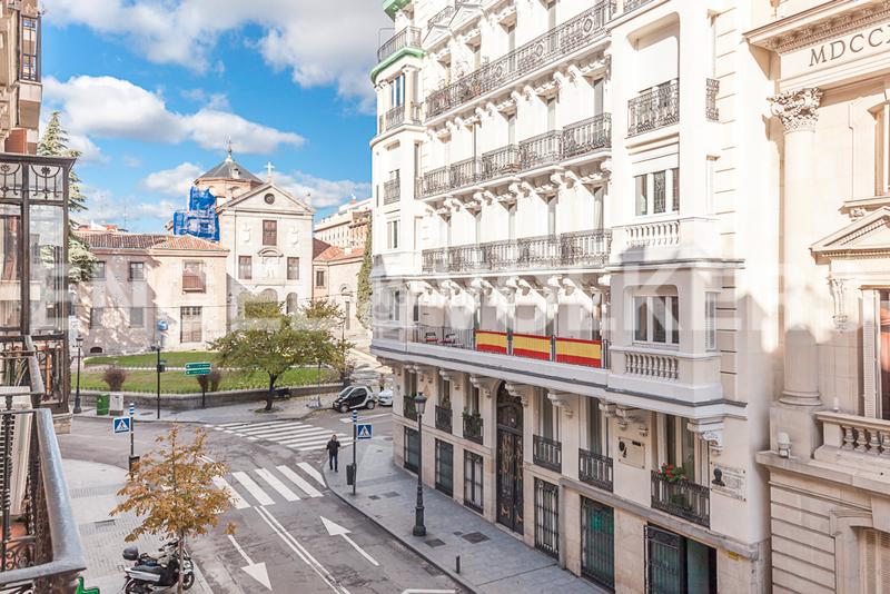 Foto 069b7f2e-d537-4964-b6d5-2a8fcc964bbc. Apartamento singular dúplex reformado de los austrias en Madrid