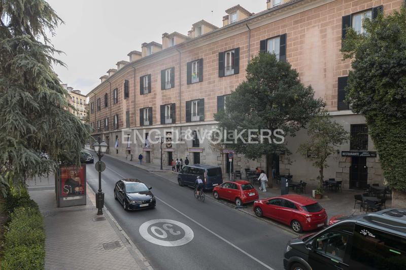 Foto 1008e3fd-14f9-4679-b986-deb79a01287c. Apartamento singular dúplex reformado de los austrias en Madrid