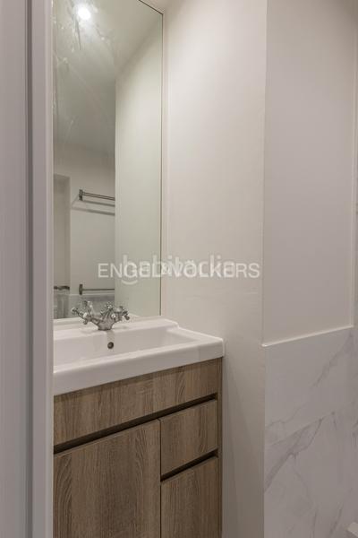 Foto 123f11f0-96d1-42a6-8bb4-a6f5b55e553a. Apartamento singular dúplex reformado de los austrias en Madrid