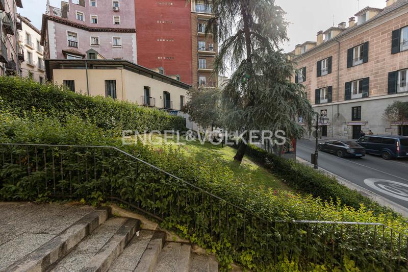 Foto 495bf06d-7e59-4de1-bca4-26a094f7ed85. Apartamento singular dúplex reformado de los austrias en Madrid