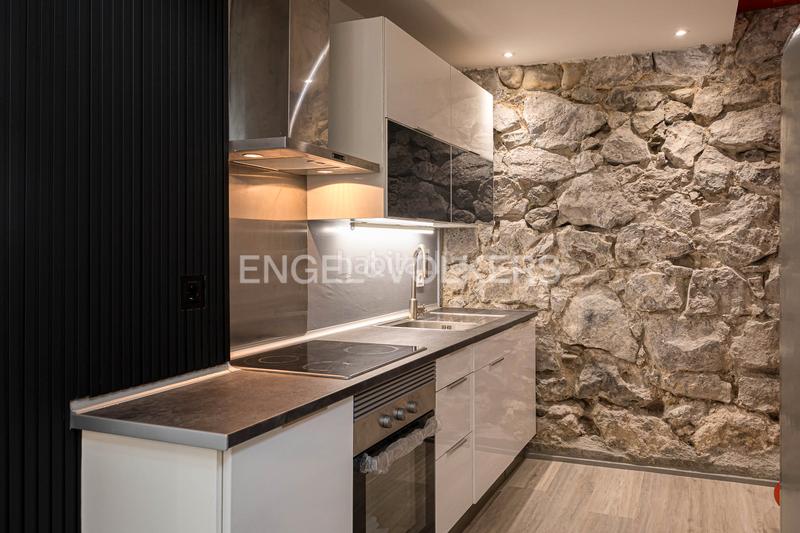 Foto 77da9940-b50f-4cee-8ea2-4308e012a0b2. Apartamento singular dúplex reformado de los austrias en Madrid