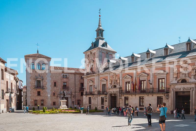 Foto 85e47f87-b3ee-4f2b-9494-65990ca06484. Apartamento singular dúplex reformado de los austrias en Madrid