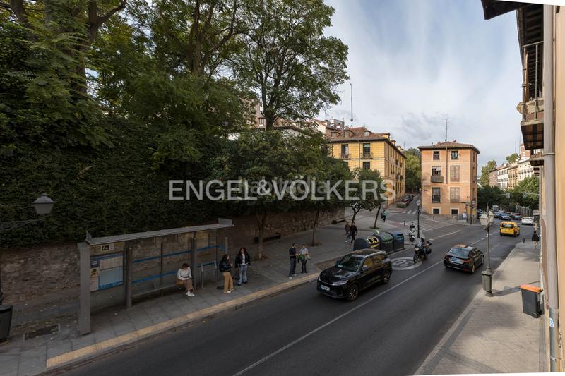 Foto 9a21013c-40b1-4992-a82e-4f6aa370bf51. Apartamento singular dúplex reformado de los austrias en Madrid