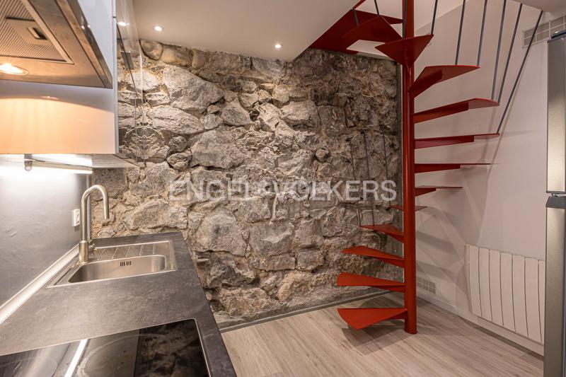 Foto bee9f29c-51a7-4377-849e-79b25b637d52. Apartamento singular dúplex reformado de los austrias en Madrid