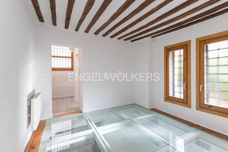 Foto dd0d56ec-a58c-47e9-9114-4f8921bafdd2. Apartamento singular dúplex reformado de los austrias en Madrid