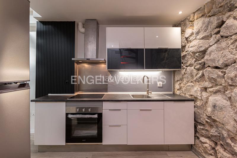 Foto ddb9c88e-7b38-4962-a9fd-d83f0668a696. Apartamento singular dúplex reformado de los austrias en Madrid