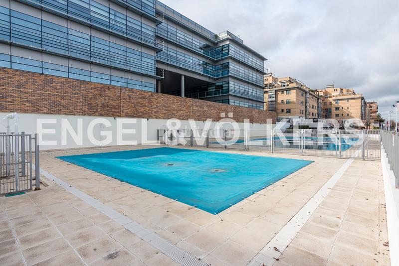 Foto 7677b242-6f5f-411b-a536-83a9fe9dc3fe. Rent apartment with heating parking pool in Aravaca Madrid