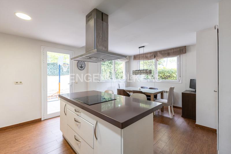 Foto 2fb492df-9659-4df1-89c0-33a82dc93e57. House with heating parking pool in Miramadrid Paracuellos de Jarama