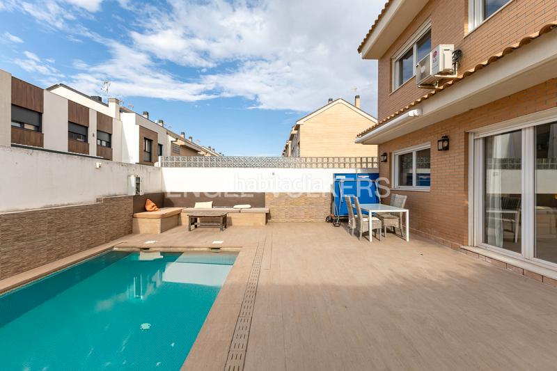 Foto 8687599b-d9dd-4818-bf2d-be6c3144f18d. House with heating parking pool in Miramadrid Paracuellos de Jarama