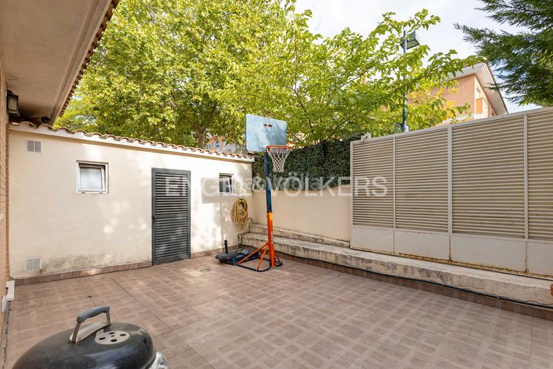 Foto db1c0230-c97b-4ac6-b01e-98ddced0deee. House with heating parking pool in Miramadrid Paracuellos de Jarama