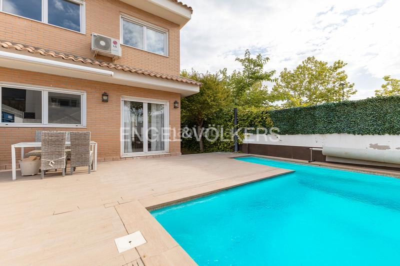 Foto f99ec60d-b608-4aa7-80d9-7614bdcd2f04. House with heating parking pool in Miramadrid Paracuellos de Jarama