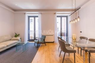 Lloguer Apartament a Palacio. Luminoso piso de 2 dormitorios reformado junto a plaza de españa