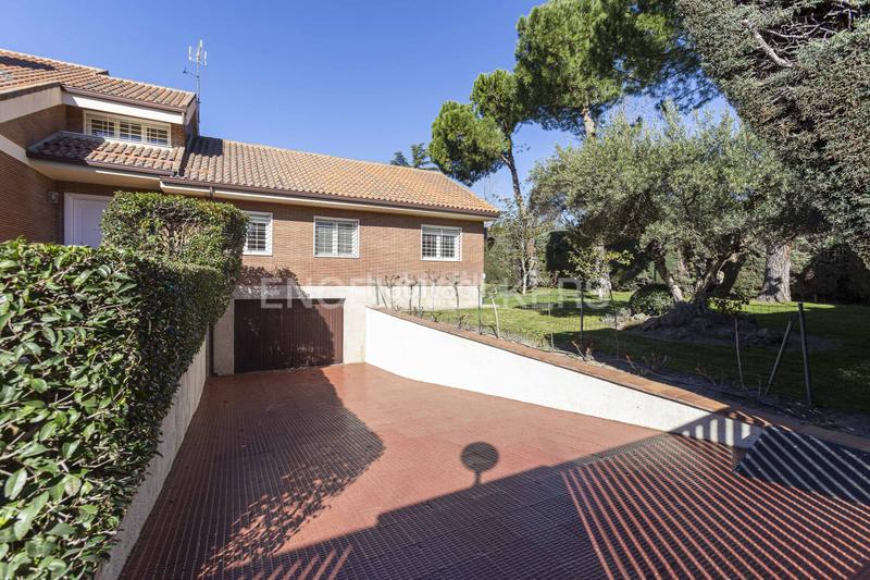 Foto 7910b35b-2d30-4829-b45d-cb9f00bb8672. Alquiler casa magnífico chalet reformado en urb. valdepastores en Boadilla del Monte