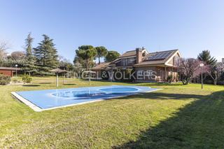 Miete Haus  Calle islas canarias. Magnífico chalet  reformado en urb.  valdepastores