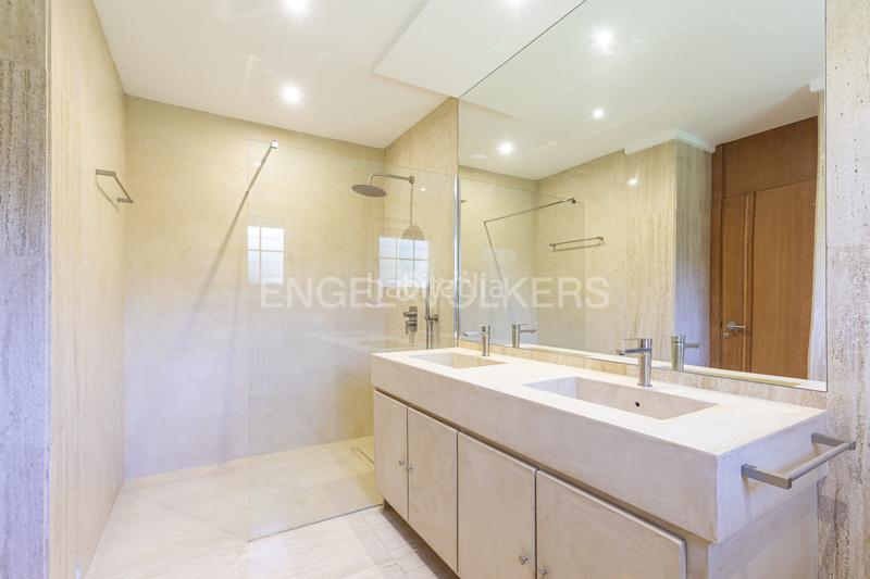 Foto e850f44a-cf4b-478f-8877-84c4bcc8db40. Alquiler casa magnífico chalet reformado en urb. valdepastores en Boadilla del Monte