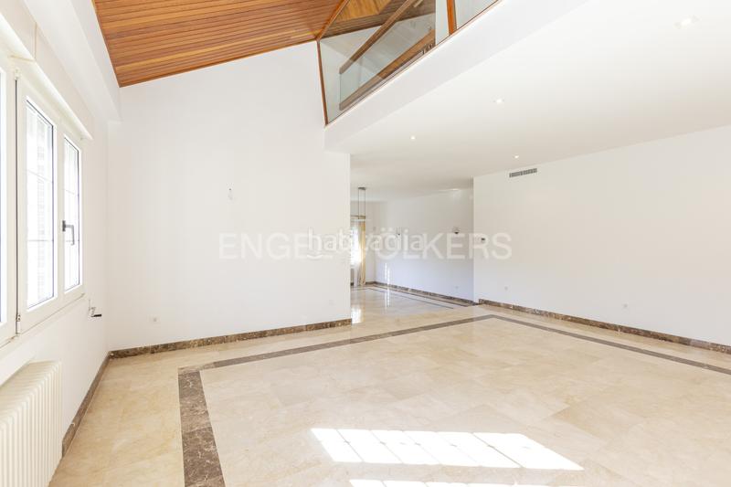 Foto bf84960d-bd48-4110-b4d9-c37a76823e00. Lloguer casa amb calefacció aparcament piscina a Boadilla del Monte