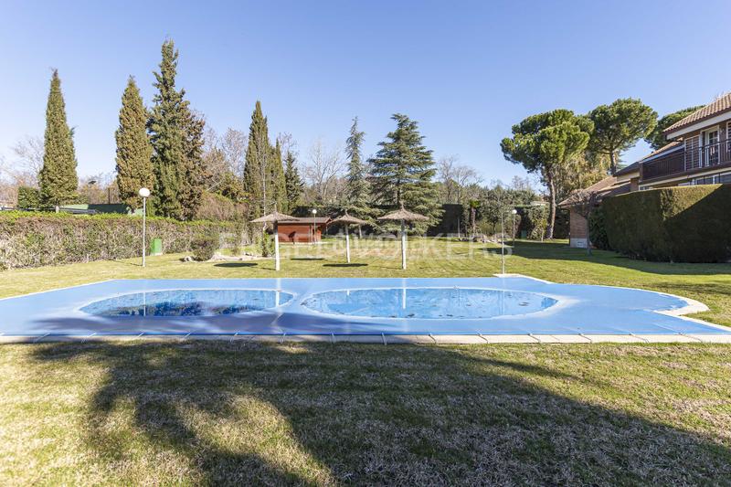Foto cf0f236d-50eb-40f9-99f6-52c7df58e8e7. Lloguer casa amb calefacció aparcament piscina a Boadilla del Monte