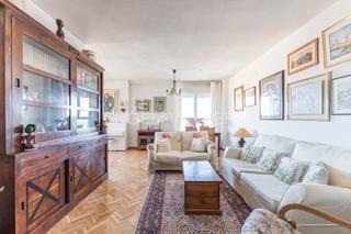 Apartament a Costillares. Maravillosa propiedad con vistas despejadas, piscina y pista de