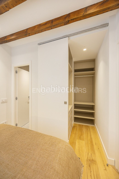 Foto 2a8d41e5-461e-487d-bb41-6ddccd42e9cb. Apartment with heating in Jerónimos Madrid
