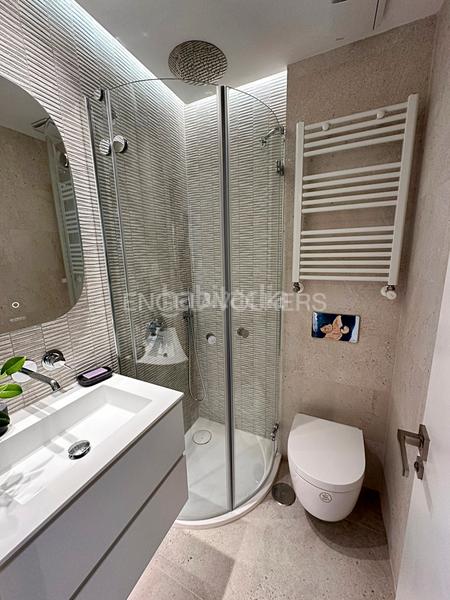 Foto 5c105fe6-87a6-45ee-a056-0143bae1f4b8. Apartment with heating in Jerónimos Madrid