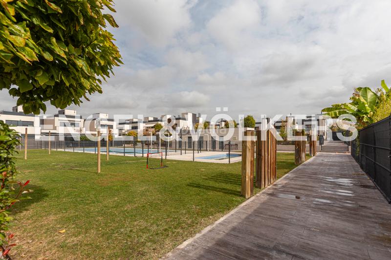 Foto e7717f37-fa38-4fac-a60b-9df58561f186. Casa a schiera con riscaldamento parcheggio in Cortijo sur Boadilla del Monte