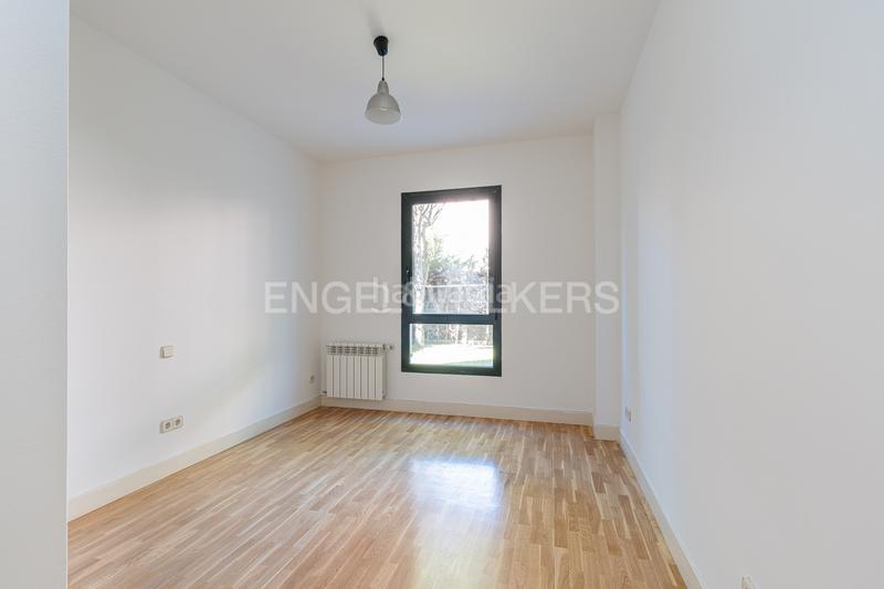 Foto 04bf6aaf-8c87-4746-96ad-cd480ab8d0c9. Appartement avec chauffage parking piscine dans Valdemarín Madrid