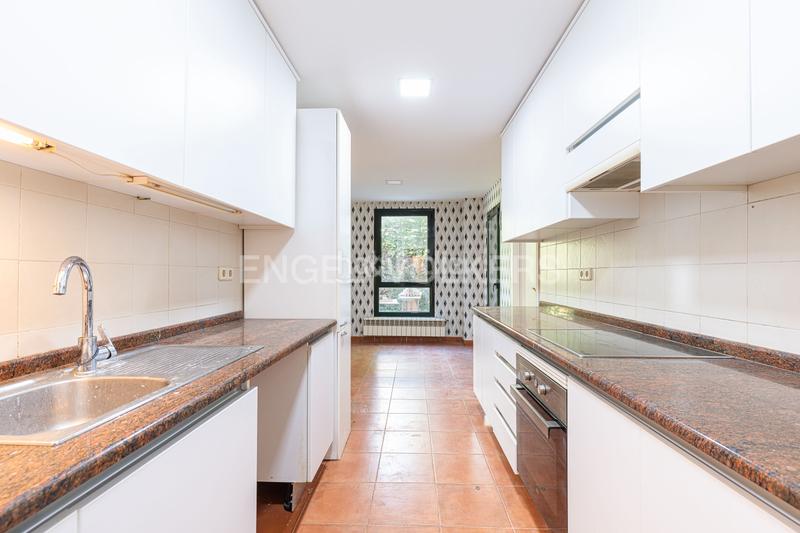 Foto 0edb771b-8f3b-4fb1-b2a2-8d1abbc6f60e. Appartement avec chauffage parking piscine dans Valdemarín Madrid