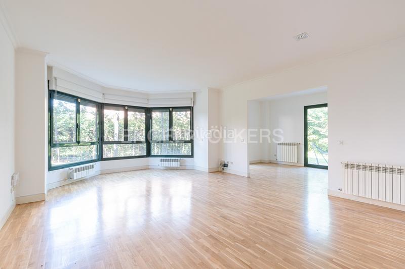 Foto 11f6da41-e1ba-43e9-9d1c-9815b9278c10. Appartement avec chauffage parking piscine dans Valdemarín Madrid