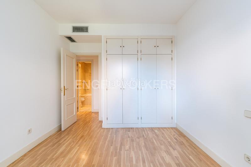 Foto 3d57e592-ac4c-4b4e-8652-01e1efd86aca. Appartement avec chauffage parking piscine dans Valdemarín Madrid