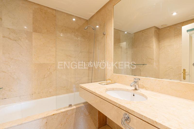 Foto a84673ed-b226-4d48-8120-11d4717b309e. Appartement avec chauffage parking piscine dans Valdemarín Madrid