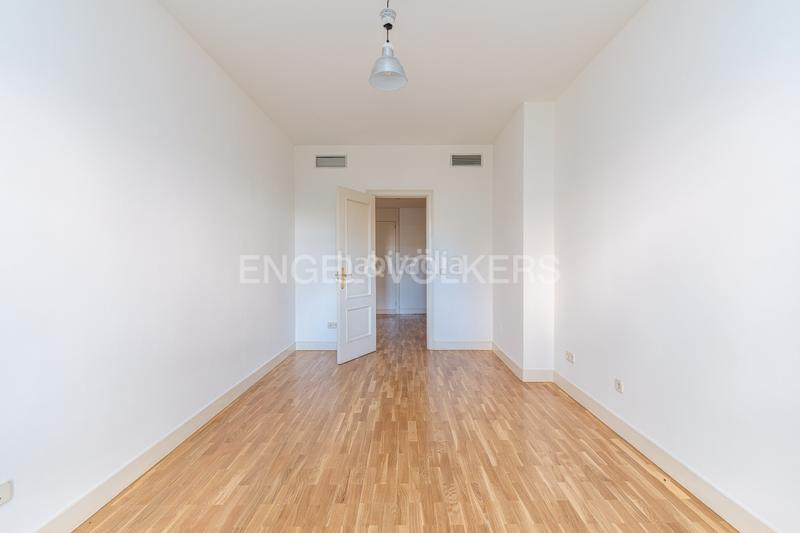 Foto ba9bfc94-fddb-4378-a5ea-9da4a6ccf323. Appartement avec chauffage parking piscine dans Valdemarín Madrid