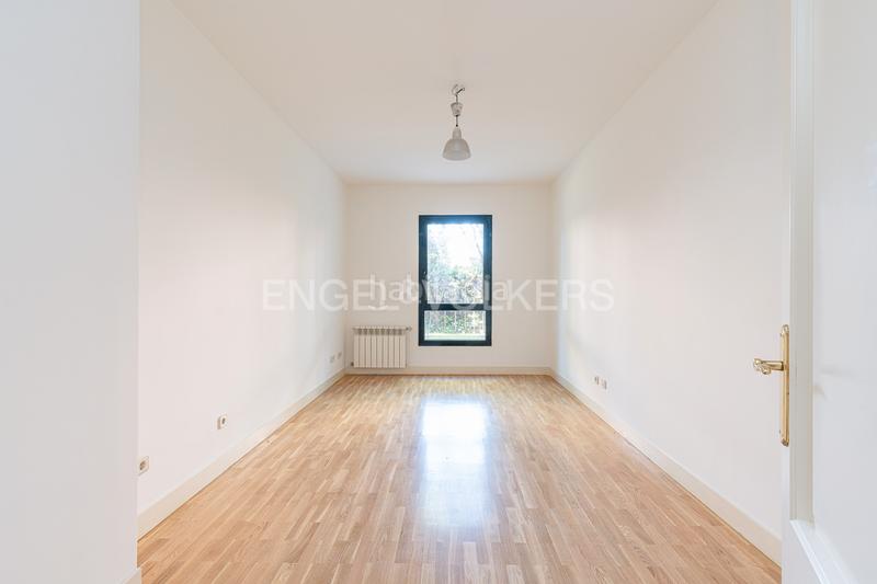 Foto bd6334fa-4e27-4ba5-8a2a-3f3690055002. Appartement avec chauffage parking piscine dans Valdemarín Madrid