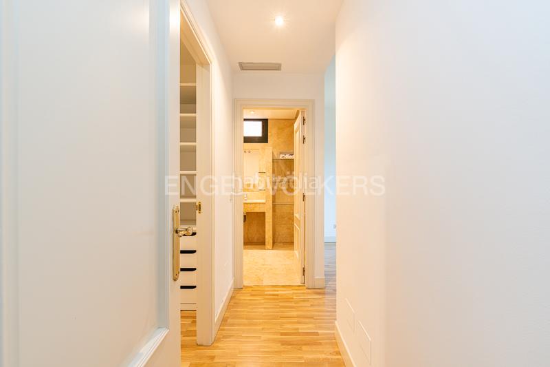 Foto f0304ba4-3c87-4474-9972-13cc88fa798c. Appartement avec chauffage parking piscine dans Valdemarín Madrid
