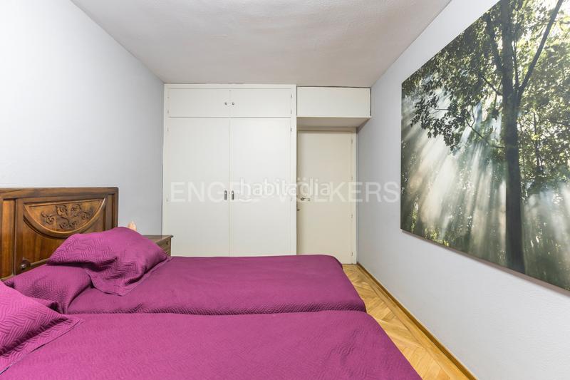 Foto 96cbdc94-eda5-4e5f-954c-378ee88964ed. Apartament amb calefacció aparcament a Ciudad Jardín Madrid