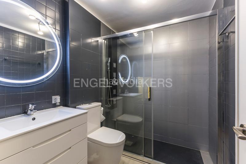 Foto a9a3f73b-0123-4a54-9ea8-89be81ded643. Apartament amb calefacció aparcament a Ciudad Jardín Madrid