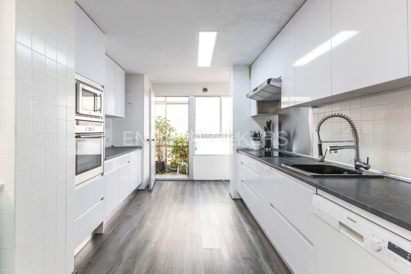 Foto fbb09da0-0d40-47ab-9b57-20f56af7a7f2. Apartament amb calefacció aparcament a Ciudad Jardín Madrid