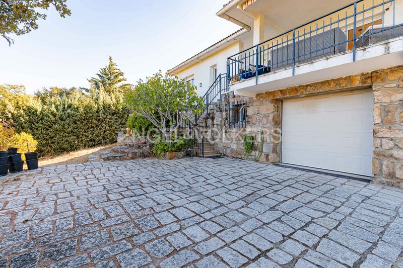 Foto c93215a0-6818-4fcf-a2ae-47ea69ab0377. Casa bonito chalet con encanto en Cerro Alarcón Valdemorillo