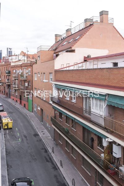Foto b7e1b113-9eb7-47c5-a56d-038d2a7adec7. Estudi amb calefacció aparcament a Valdeacederas Madrid