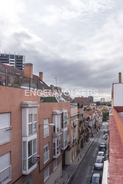 Foto bd146f60-ee9b-4848-bd79-913265229ec5. Estudi amb calefacció aparcament a Valdeacederas Madrid