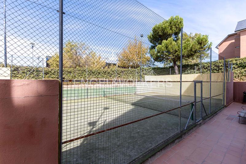 Foto 4d9f4554-94d6-48ce-bfe6-f304ce2e93c1. Duplex avec chauffage parking piscine dans Norte Pozuelo de Alarcón