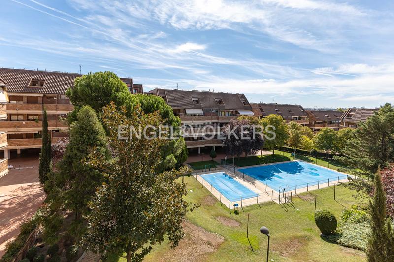Foto 59bcfd2f-a63a-482a-a269-6f3715479822. Duplex avec chauffage parking piscine dans Norte Pozuelo de Alarcón