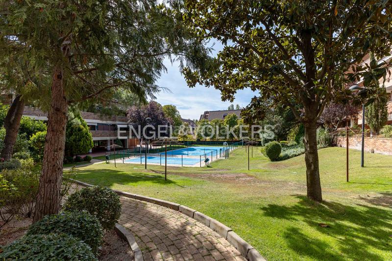 Foto e8bada86-169b-4c9c-9938-37e2df7646ea. Duplex avec chauffage parking piscine dans Norte Pozuelo de Alarcón